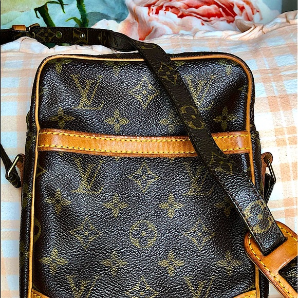 Excellent Condition Rare Louis Vuitton Cross-Body Danube Patent Leather Bag - Picture 6 of 15